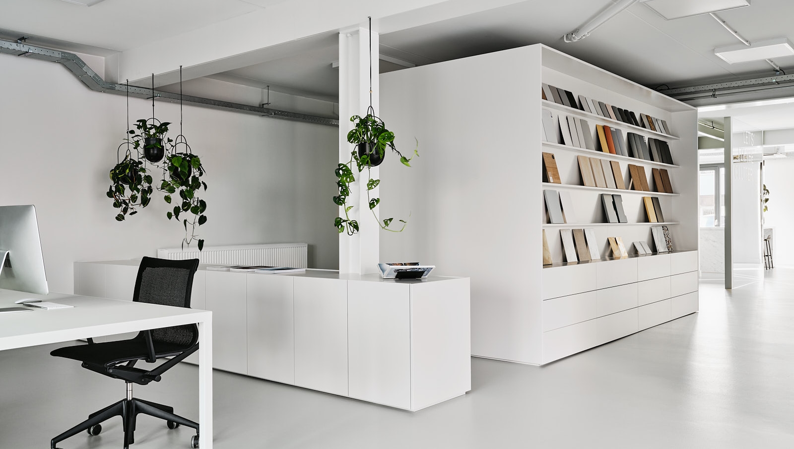 FF2104 Format Showroom 114 Screen 1600px