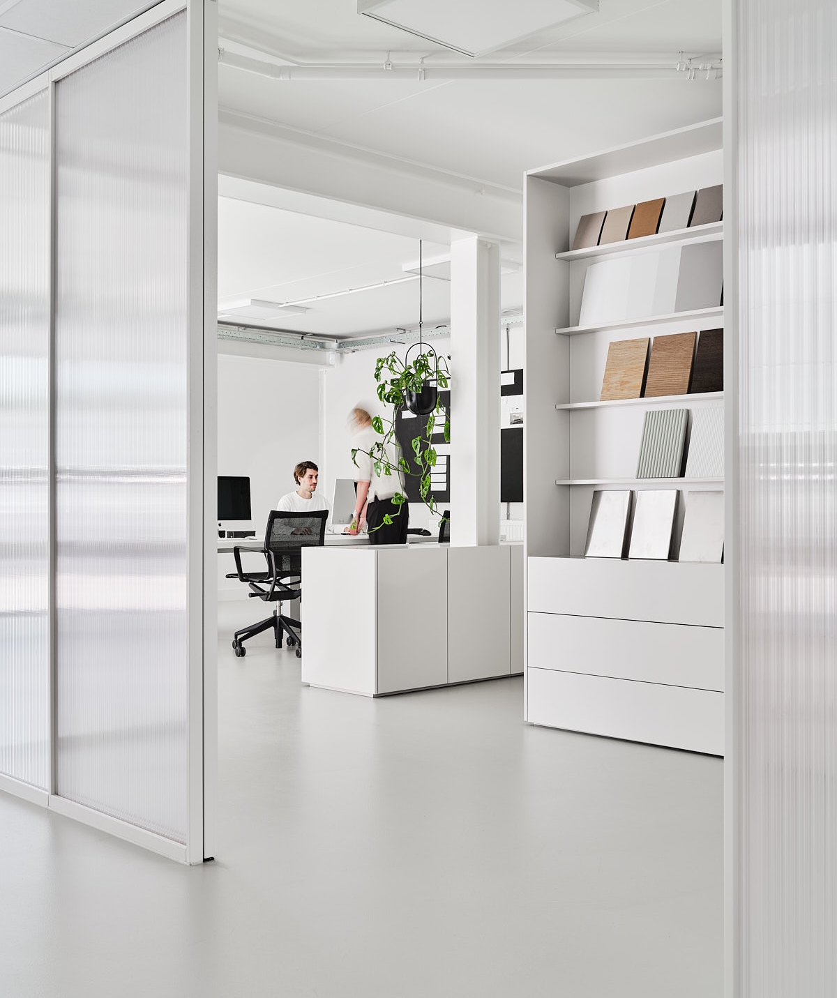 FF2202 Format Showroom 027 Screen 1600px