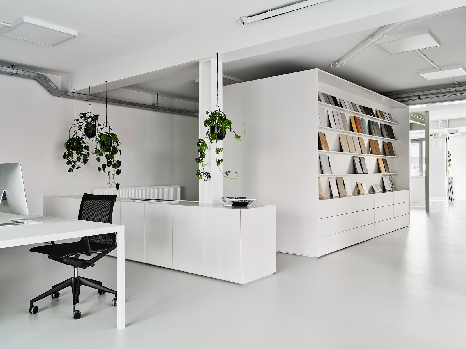 FF2104 Format Showroom 114 Screen 1600px