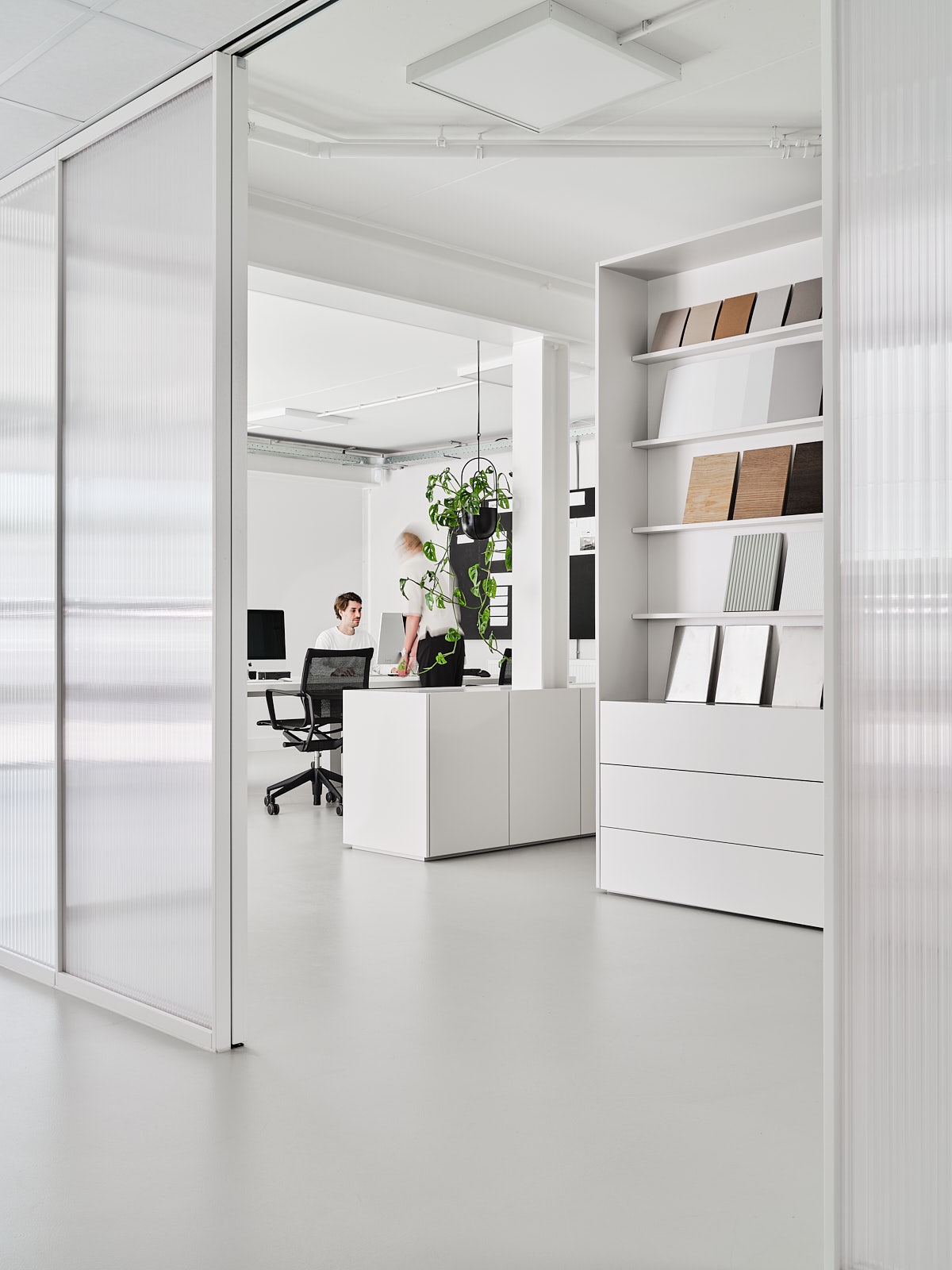 FF2202 Format Showroom 027 Screen 1600px